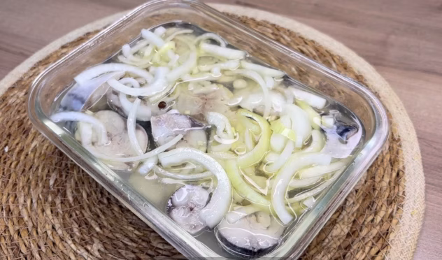 Makrelli puhastamine ja marineerimine