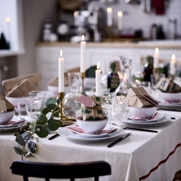 Luksuslikud jõulukaunistused vääriskivitoonides