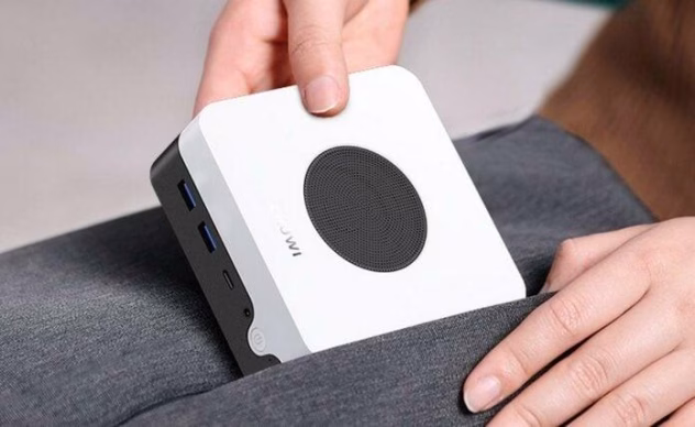 Kompaktne miniarvuti töölaual