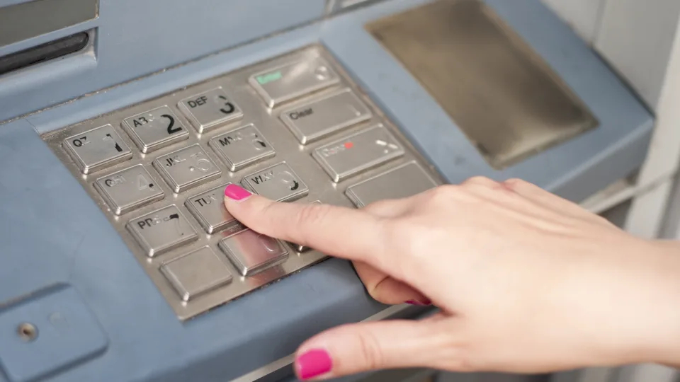 Banks warn: cash is vital right now
