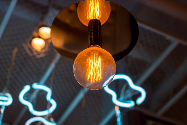 Kristallid, mis kiirgavad erinevat värvi valgust