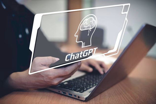 Õpetaja kasutab sülearvutis ChatGPT for Teachers platvormi