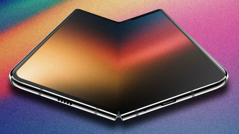 2100-eurone iPhone Fold šokeerib, fännid tormavad ostma