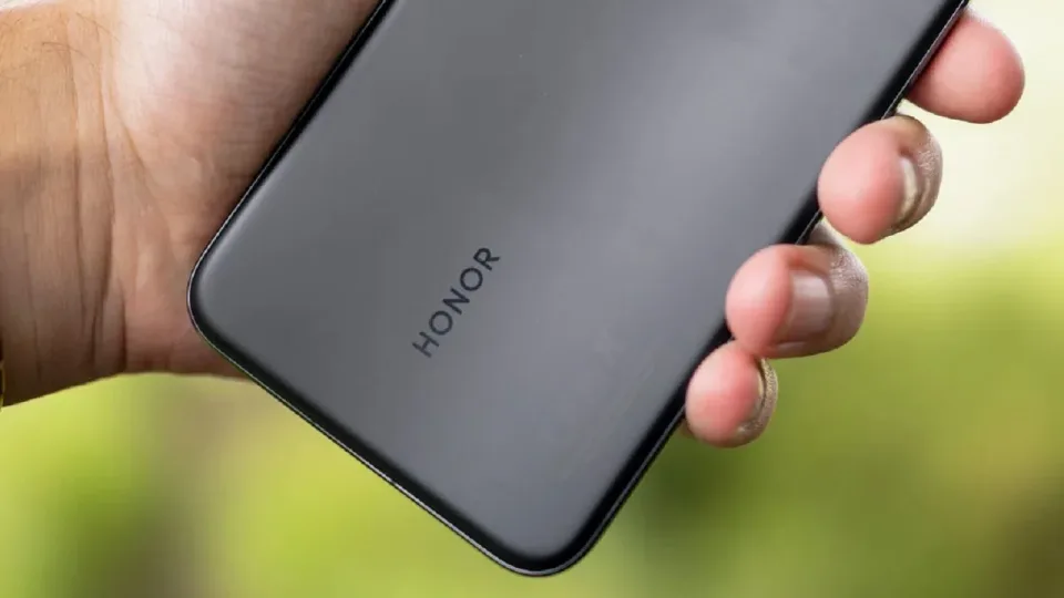 Honor toob turule pööraselt kiire ekraaniga telefoni