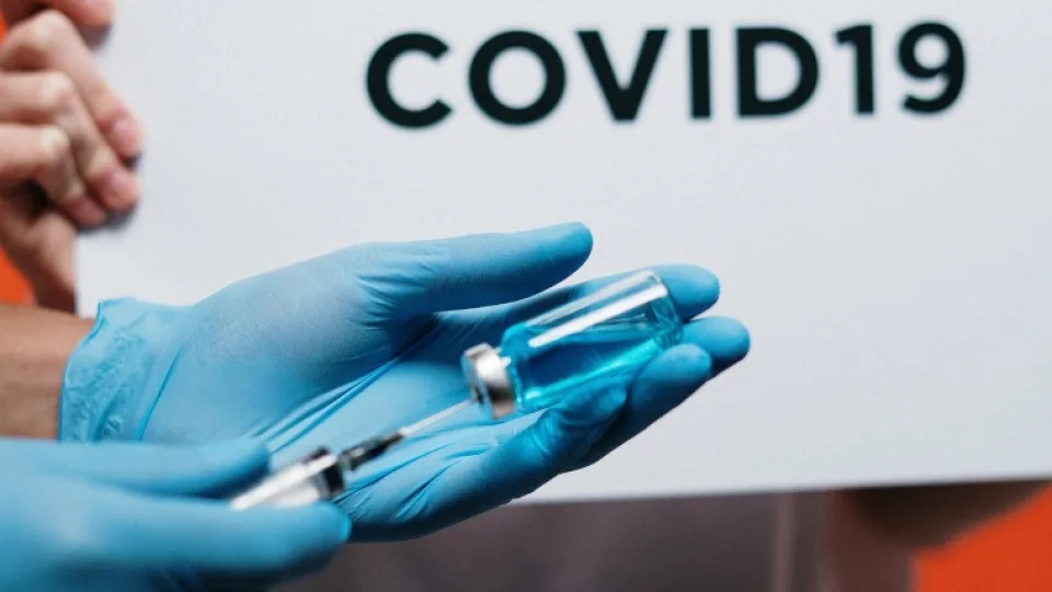 Šokeeriv läbimurre: COVID-vaktsiin peatab ootamatult vähi