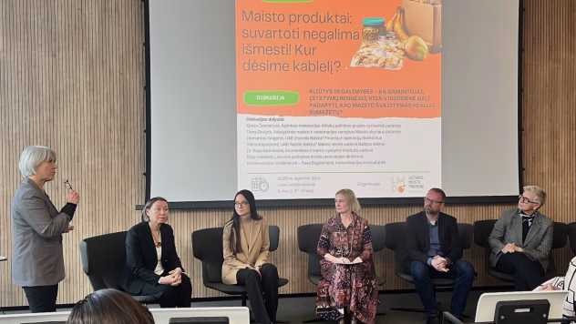 Prügikonteinerites olev toit