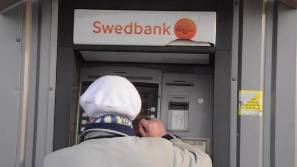 Swedbanki kliendid raevus: sularaha ei saa kätte