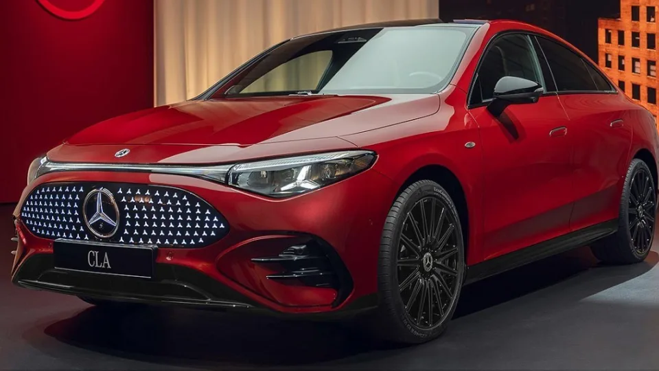 Uus Mercedes: auto, mis mõtleb ja tegutseb sinu eest