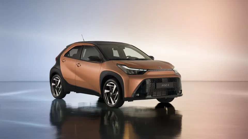 Uus Toyota Aygo X: pisike hübriid, aga pööraselt äge