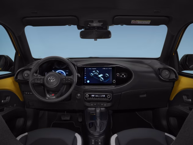 Toyota Aygo X hübriidmaastur külgvaates