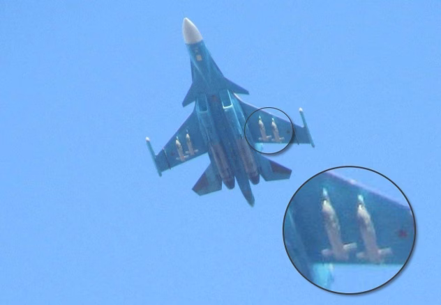 Venemaa Su-34 pommitaja kaasaegse juhitava pommiga