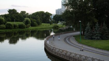 Argipäeva õhtud ilma ekraanita: 7 iganädalast rituaali, mis muudavad vaba aja päriselt nauditavaks
