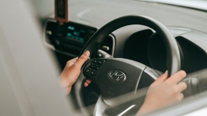 Autokindlustus Eestis: mida tavaline autojuht tegelikult poliisist ja kahjudest teadma peab