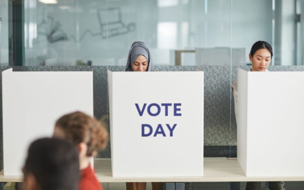 Demokraatia surve all: mis juhtub, kui valimisi peetakse, aga võimu tegelikult ei vahetata