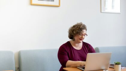 Eakas internetisõber ei pea kartma: praktiline digioskus igapäevaeluks, mitte ainult noortele