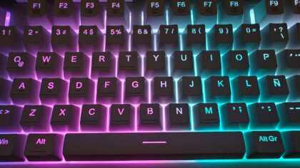 Klaviatuur, mis tõstab taset: mida tavaline mängur tegelikult mänguklaviatuurilt vajab?