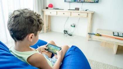 Mobiilimängud lastele ja teismelistele: mida vanemad peaksid teadma ekraaniaja, ostude ja turvalisuse kohta