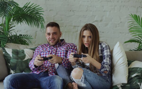 PlayStationi ja Xboxi põlvkondade segadus lahti seletatud: mida tänane mängukonsooliostja päriselt teadma peab