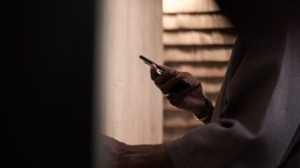 Sotsiaalmeedia privaatsuseta ei ole päris sinu: lihtsad sammud, mis kohe veebis jalajälge vähendavad