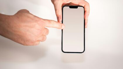 Telefoninumbrite otsing internetis: millal on see kasulik ja millal muutub ohtlikuks?