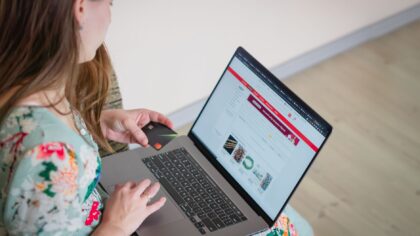 Turvaline online ostlemine ilma hirmuta: lihtsad sammud, mis aitavad vältida pettusi ja ülemaksmist